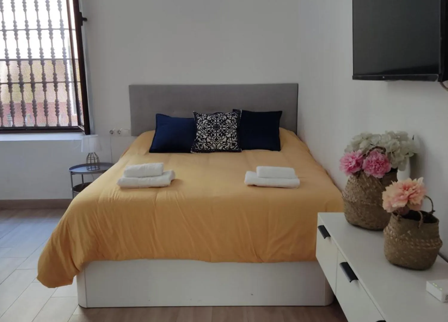 Estudio Moderno Con Opcion De Garaje Apartment Seville 0*,  Spain