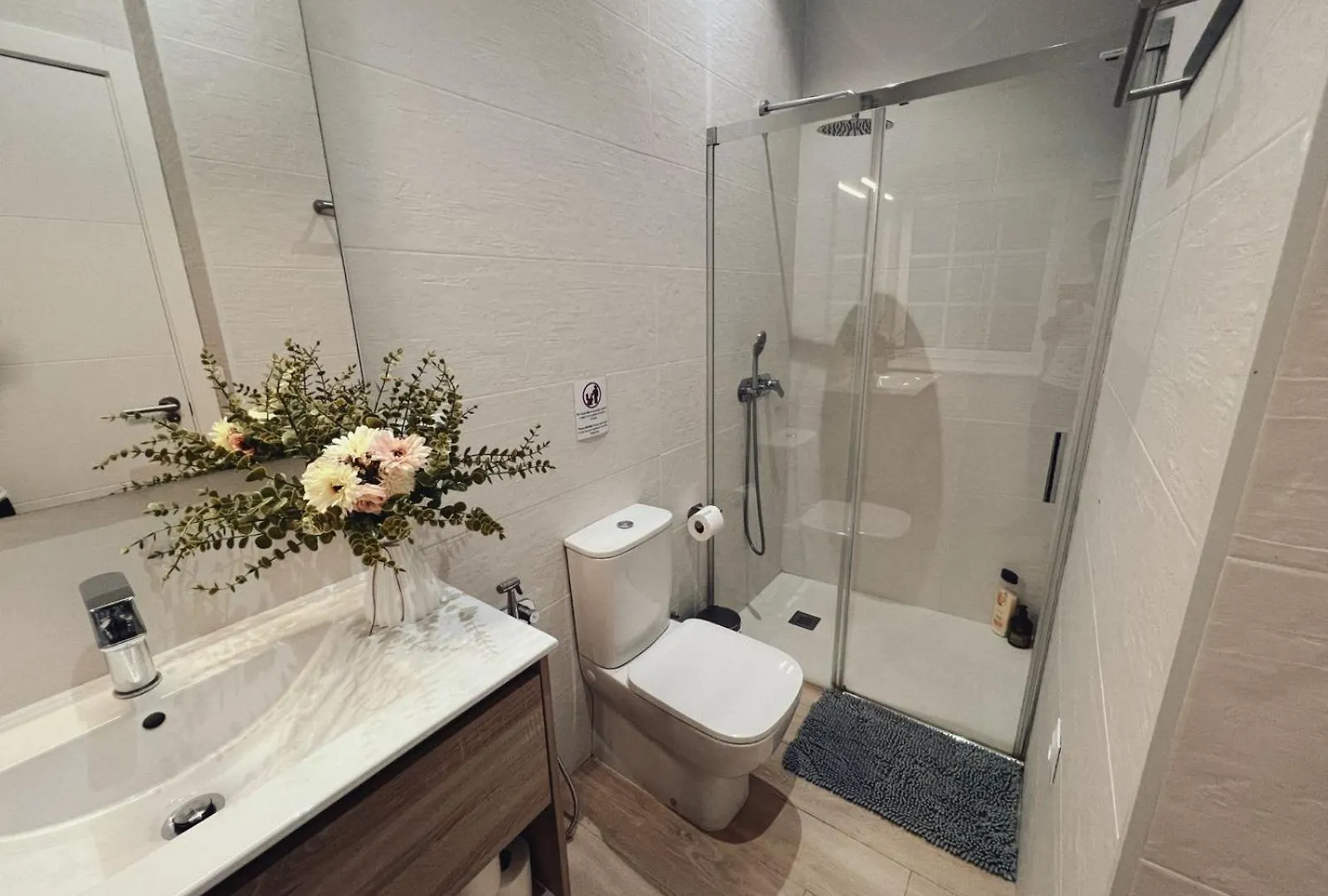 Estudio Moderno Con Opcion De Garaje Apartment Seville 0*,  Spain